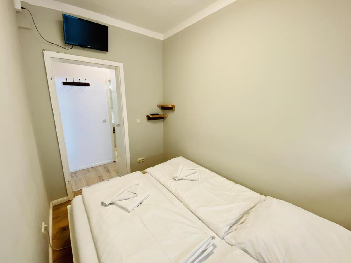 Claas, In Sichtweite Des Leuchtturms Rostock